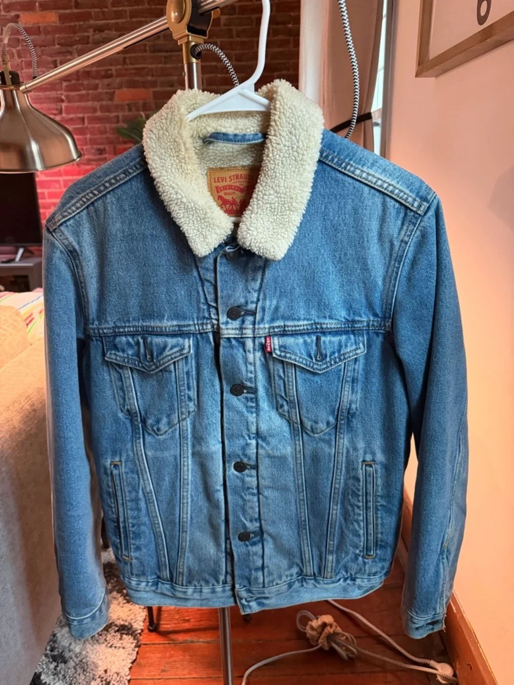 Levi's Women’s Blue Denim Sherpa-Lined Trucker Jacket - Picture 1 of 1